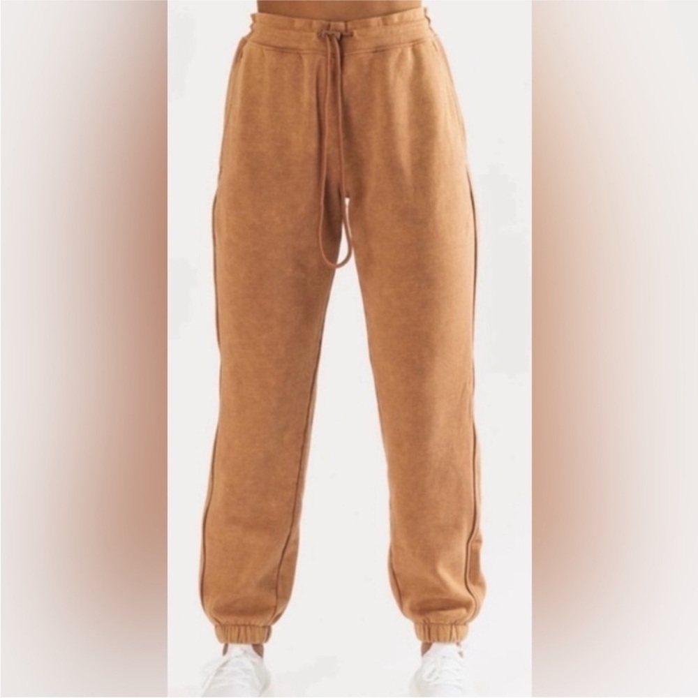 NWT Alphalete Women’s Essential Oversized Joggers Brown- Size Medium - Picture 2 of 5